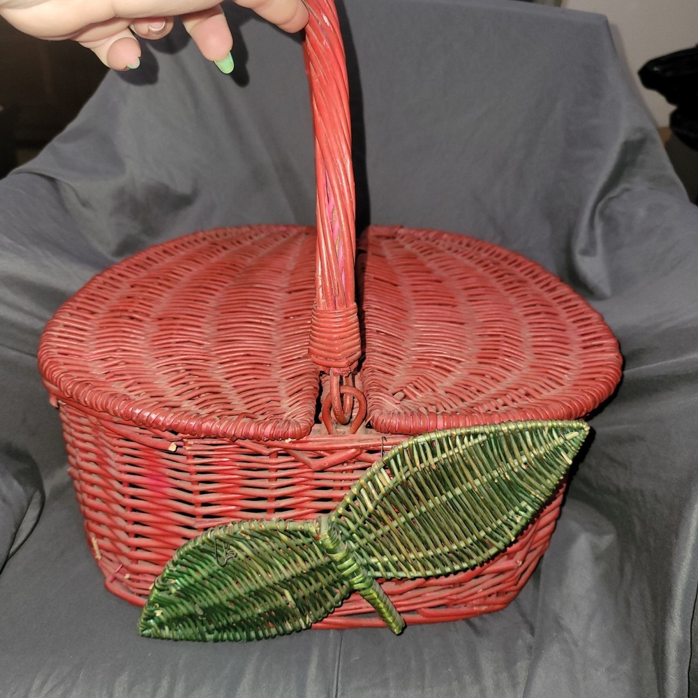 Vintage Hand Crafted Wicker Apple Red Green Picnic Basket